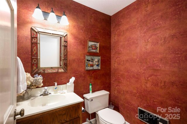 572 N East Shore Drive, Lake Toxaway, NC 28747