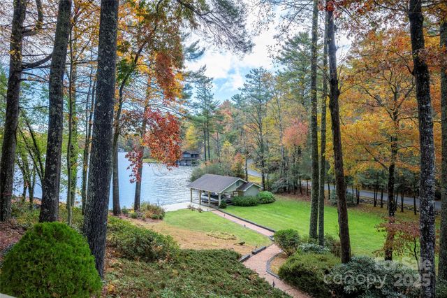 572 N East Shore Drive, Lake Toxaway, NC 28747