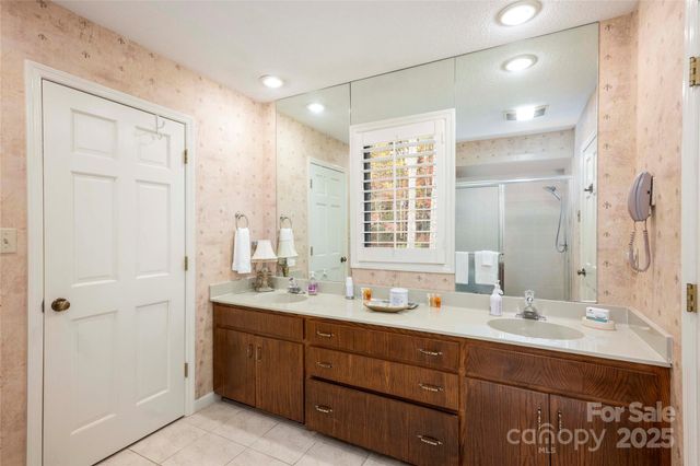 572 N East Shore Drive, Lake Toxaway, NC 28747