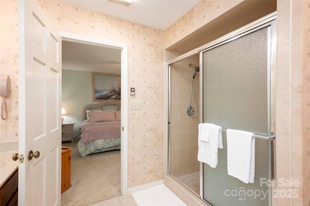 572 N East Shore Drive, Lake Toxaway, NC 28747