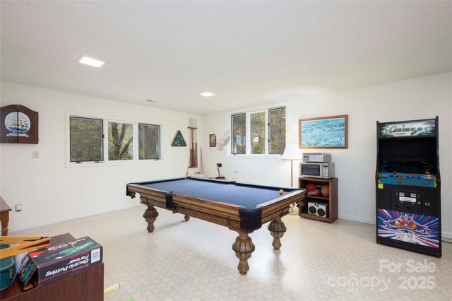 572 N East Shore Drive, Lake Toxaway, NC 28747