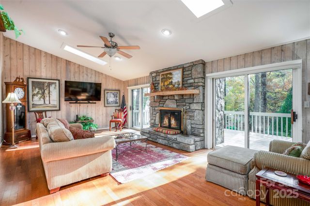 572 N East Shore Drive, Lake Toxaway, NC 28747
