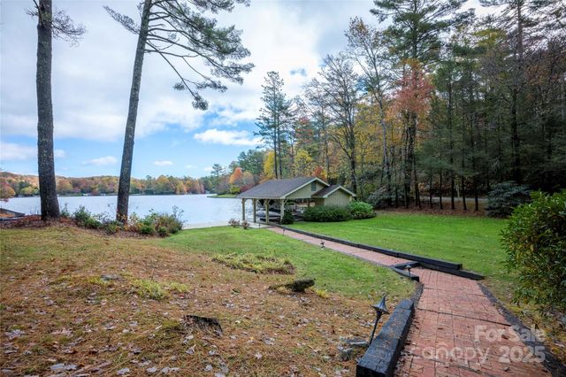 572 N East Shore Drive, Lake Toxaway, NC 28747