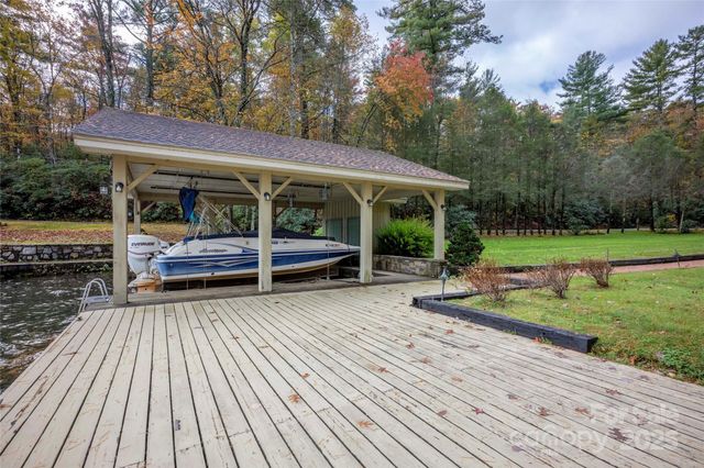 572 N East Shore Drive, Lake Toxaway, NC 28747