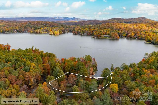 572 N East Shore Drive, Lake Toxaway, NC 28747