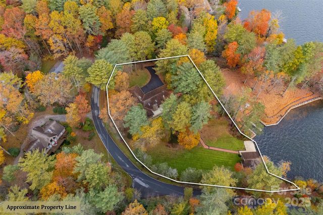 572 N East Shore Drive, Lake Toxaway, NC 28747