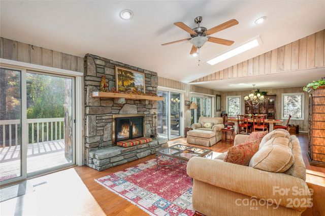 572 N East Shore Drive, Lake Toxaway, NC 28747