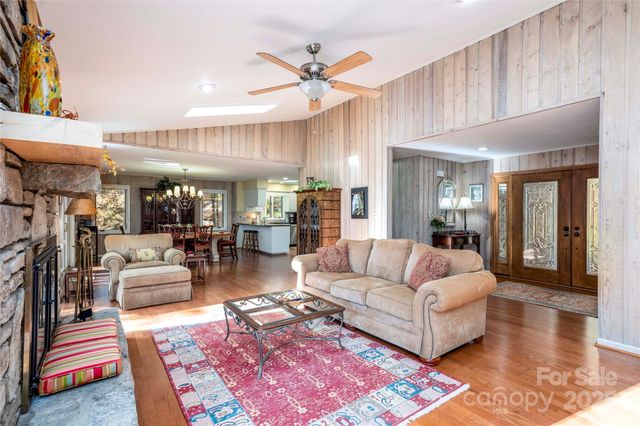 572 N East Shore Drive, Lake Toxaway, NC 28747