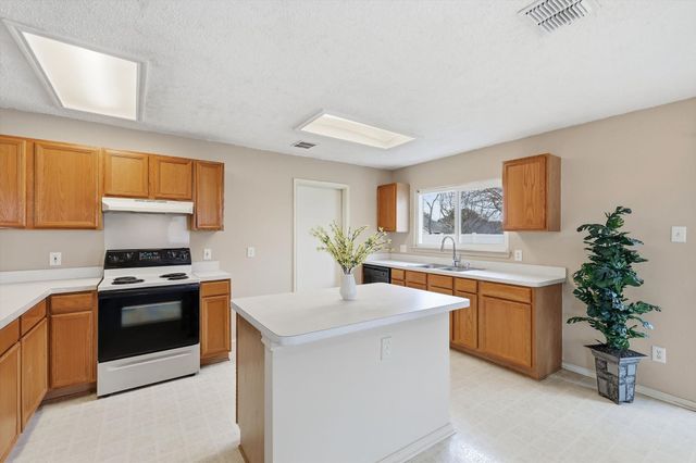 3148 Spyglass Drive, Grand Prairie, TX 75052