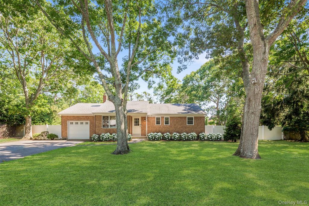 18 Lovell Road, Hampton Bays, NY 11946