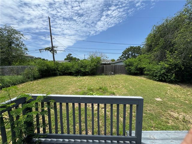 913 Clare Dr, Corpus Christi, TX 78412