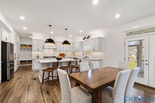 6819 Cove Creek Ct, Moseley, VA 23120