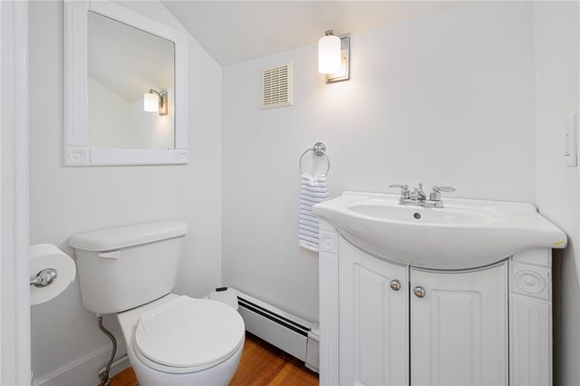 5 Tews Court, Newport, RI 02840