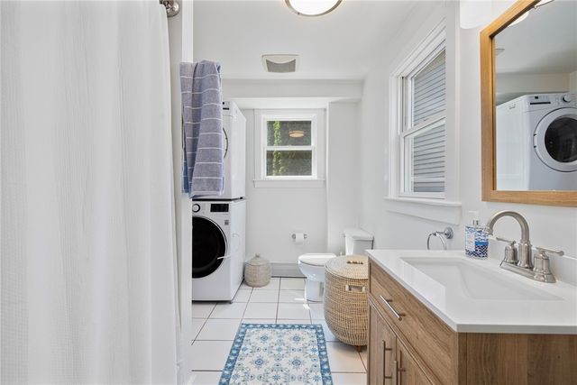 5 Tews Court, Newport, RI 02840