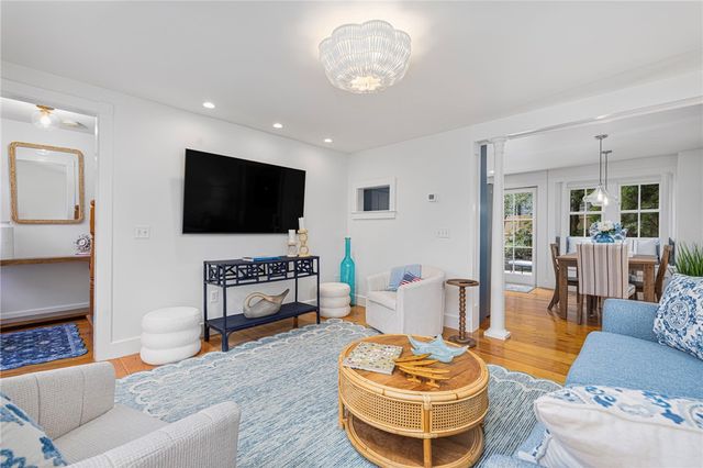 5 Tews Court, Newport, RI 02840