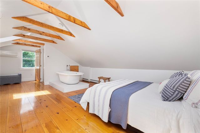 5 Tews Court, Newport, RI 02840