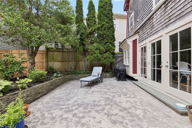 5 Tews Court, Newport, RI 02840