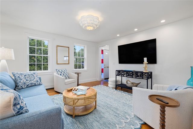 5 Tews Court, Newport, RI 02840
