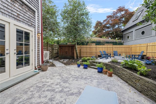 5 Tews Court, Newport, RI 02840