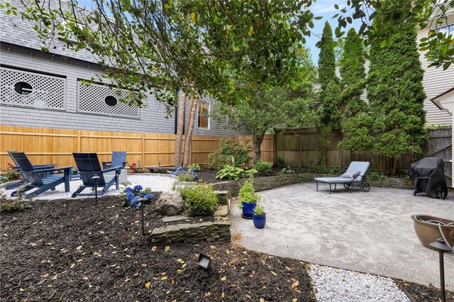 5 Tews Court, Newport, RI 02840