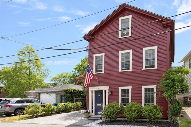5 Tews Court, Newport, RI 02840