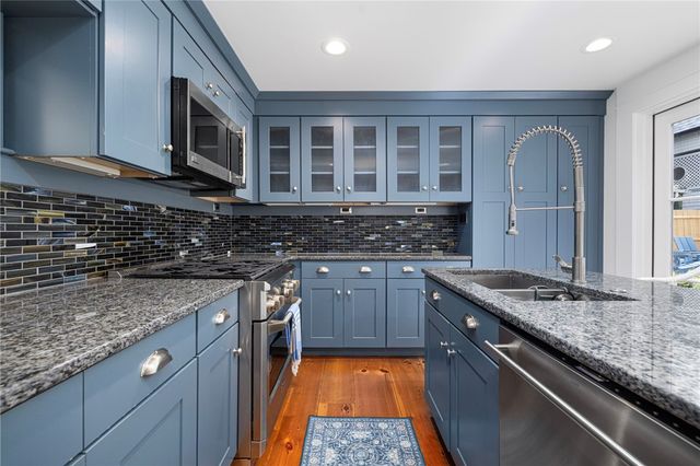 5 Tews Court, Newport, RI 02840