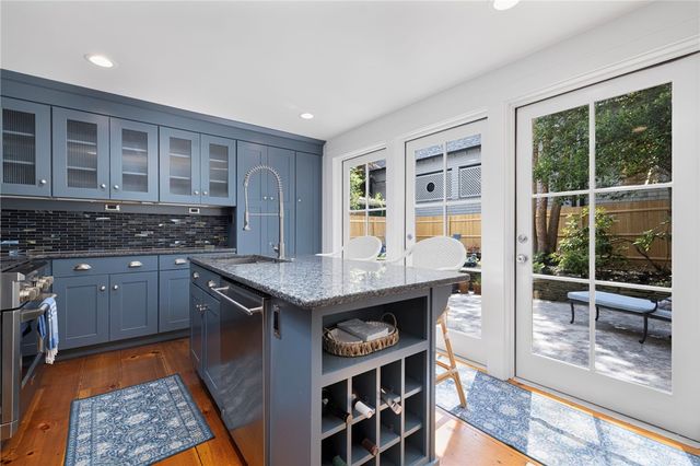 5 Tews Court, Newport, RI 02840
