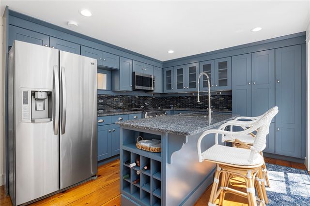 5 Tews Court, Newport, RI 02840