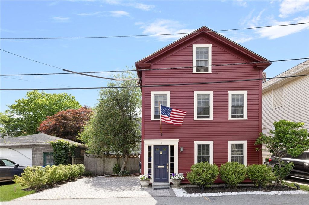 5 Tews Court, Newport, RI 02840