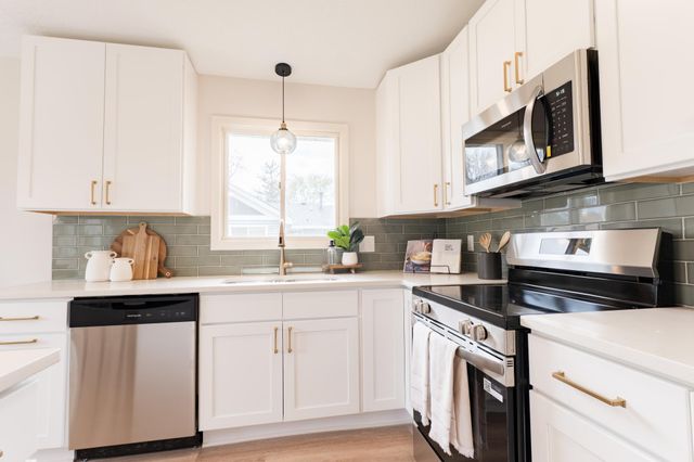 2515 N 83rd Avenue N, Brooklyn Park, MN 55444