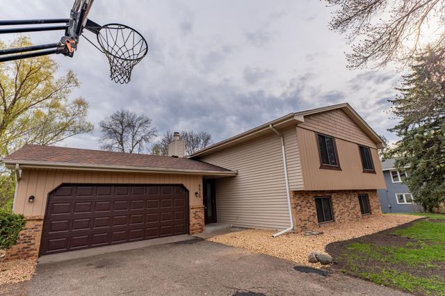 2515 N 83rd Avenue N, Brooklyn Park, MN 55444