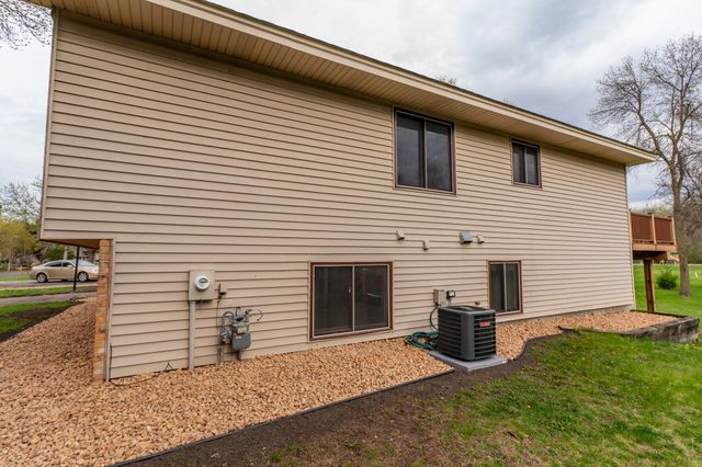 2515 N 83rd Avenue N, Brooklyn Park, MN 55444