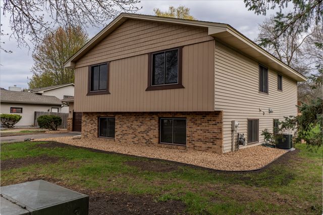 2515 N 83rd Avenue N, Brooklyn Park, MN 55444