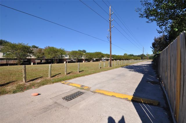 2113 Whittier Drive, Houston, TX 77032