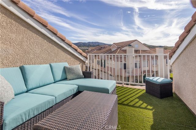 27006 Karns Court 61305, Canyon Country, CA 91387