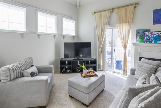 27006 Karns Court 61305, Canyon Country, CA 91387