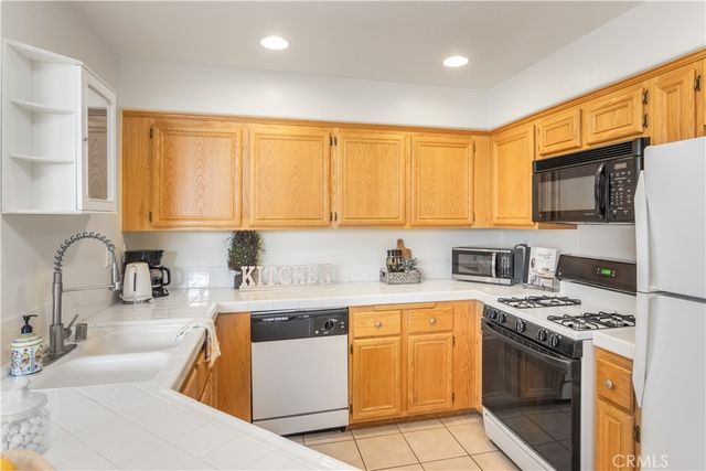 27006 Karns Court 61305, Canyon Country, CA 91387