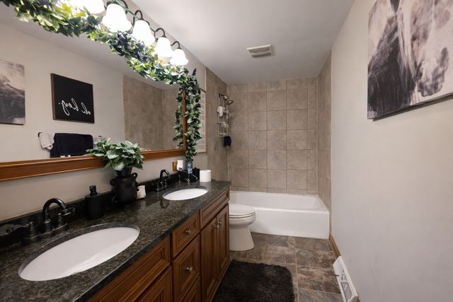 5N087 Mary Court, St. Charles, IL 60175