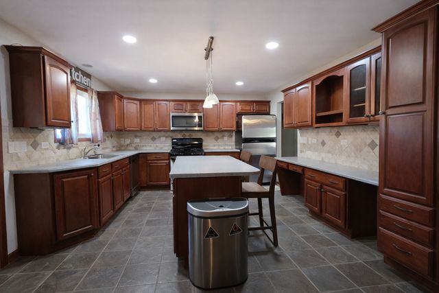 5N087 Mary Court, St. Charles, IL 60175