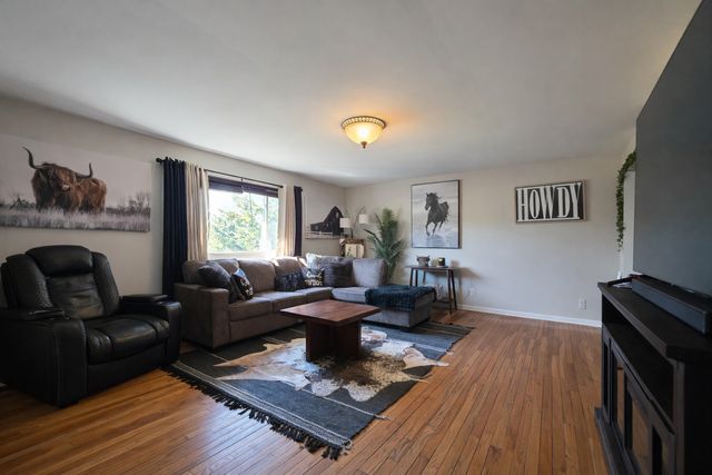 5N087 Mary Court, St. Charles, IL 60175