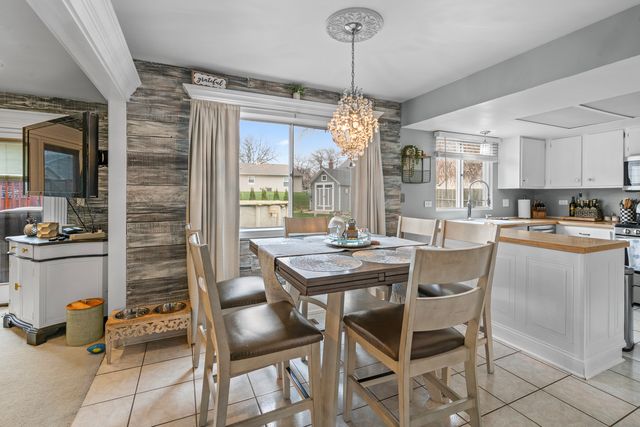 340 Stonehurst Lane, Roselle, IL 60172