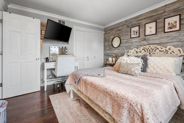 340 Stonehurst Lane, Roselle, IL 60172