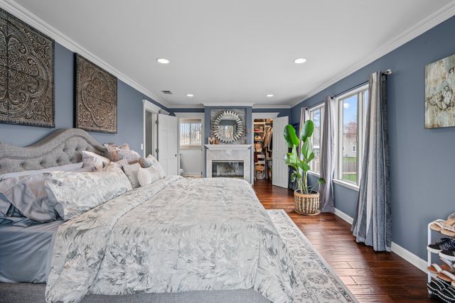 340 Stonehurst Lane, Roselle, IL 60172