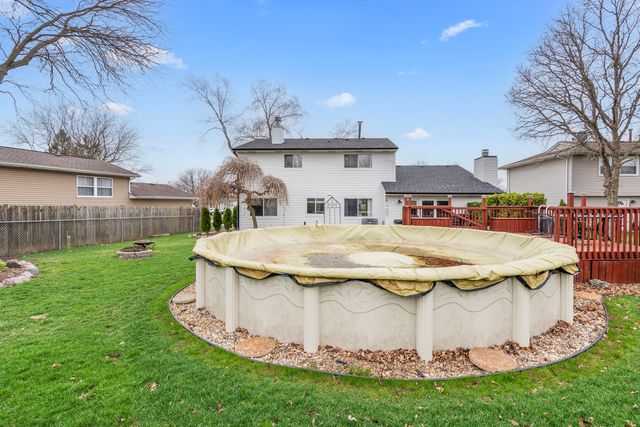 340 Stonehurst Lane, Roselle, IL 60172