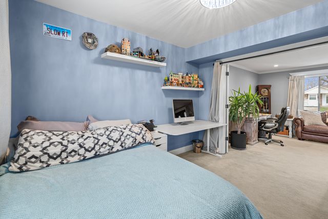 340 Stonehurst Lane, Roselle, IL 60172