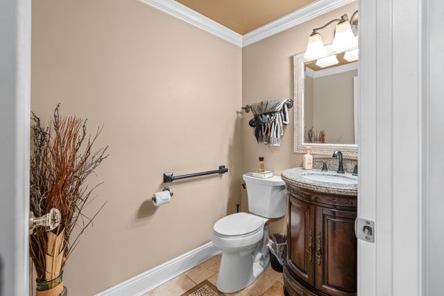 340 Stonehurst Lane, Roselle, IL 60172