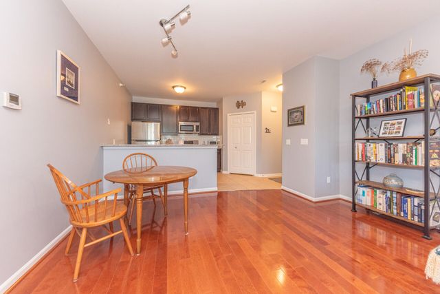 1042 W Summerfield Glen Circle, Ann Arbor, MI 48103