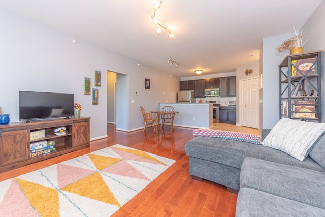 1042 W Summerfield Glen Circle, Ann Arbor, MI 48103
