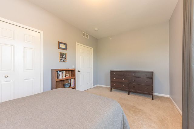 1042 W Summerfield Glen Circle, Ann Arbor, MI 48103