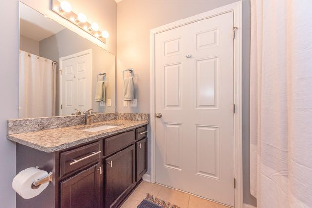 1042 W Summerfield Glen Circle, Ann Arbor, MI 48103
